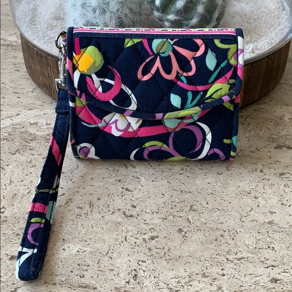 Vera Bradley wristlet - Picture 1 of 4